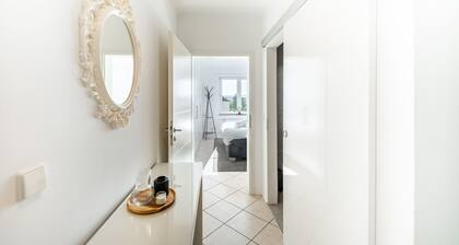 Beautiful Penthouse w Balc Prkg & BBQ