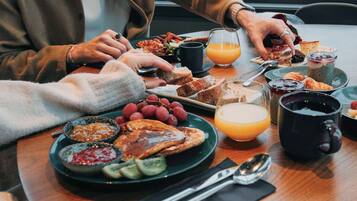 Free daily buffet breakfast