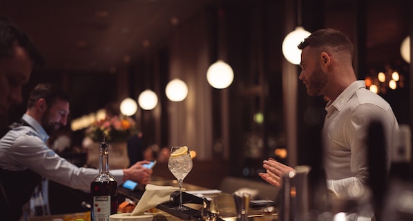 Bar (in der Unterkunft)