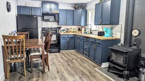 Refrigerador, microondas, horno, placa de cocina