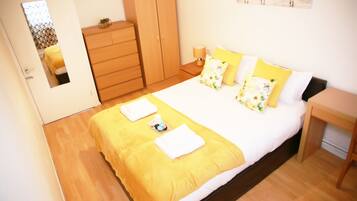 Apartment, Multiple Beds | 2 bedrooms, iron/ironing board, free WiFi, bed sheets