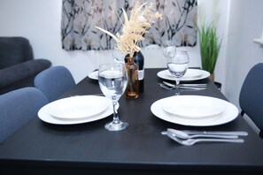Appartement, plusieurs lits | Restauration