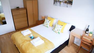 Apartment, Multiple Beds | 2 bedrooms, iron/ironing board, free WiFi, bed sheets