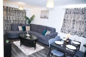 Apartment, Multiple Beds | Interior