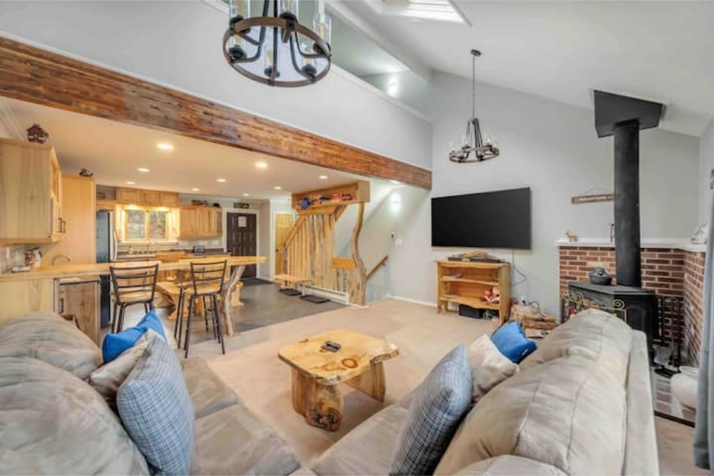 Smart TV, fireplace, table football, ping pong