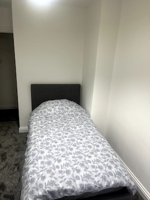 1 chambre, literie fournie