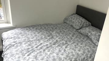 1 habitación y ropa de cama