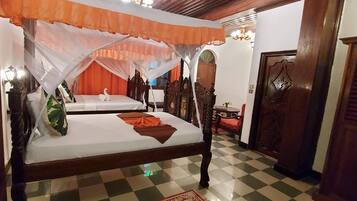 Minibar, in-room safe, desk, iron/ironing board