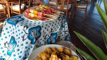 Se sirven desayunos, comidas y cenas
