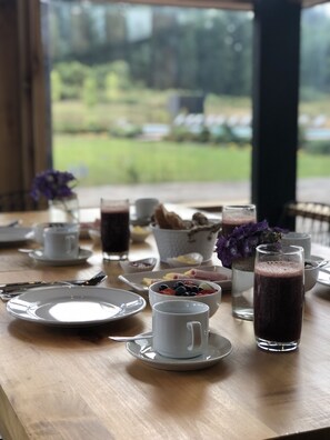 Free daily continental breakfast  - Mawün Lodge (Villarrica)