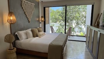 Suite junior, balcón, vista a la alberca | Vista del balcón