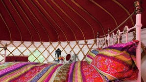 1 bedroom, bed sheets