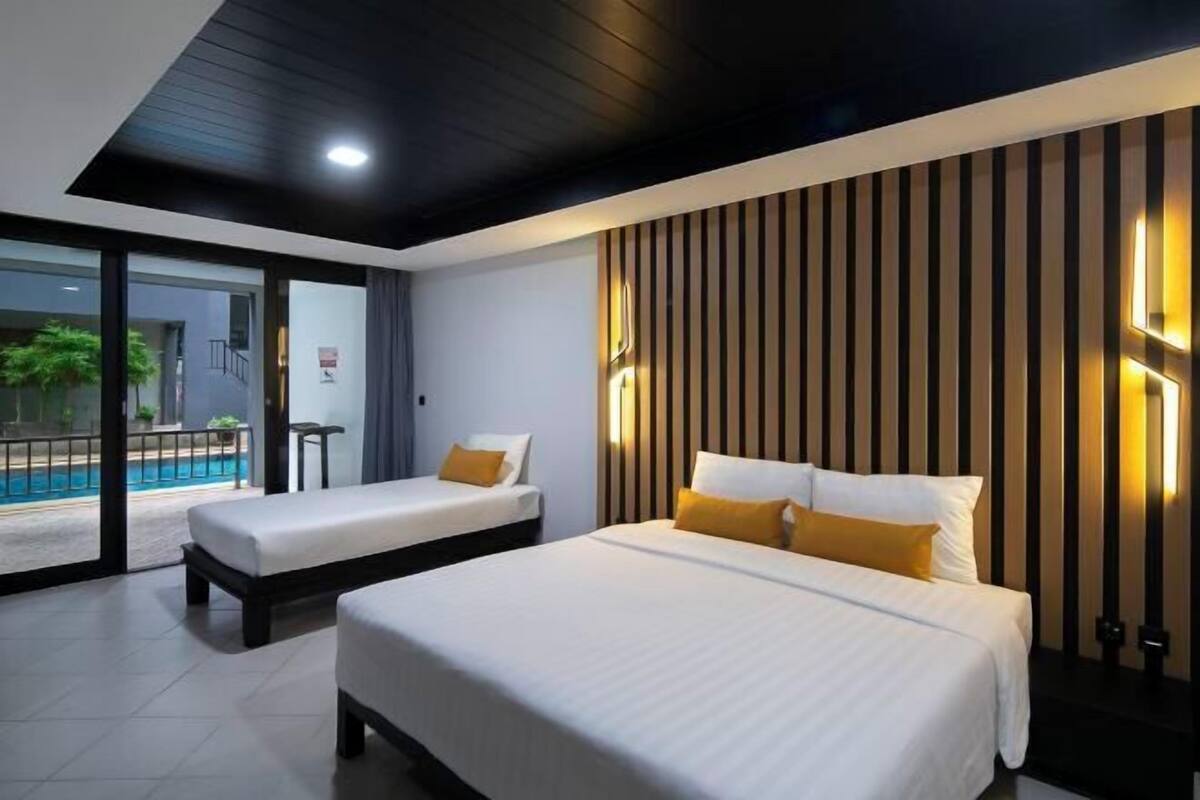 2 bedrooms, minibar, in-room safe, desk