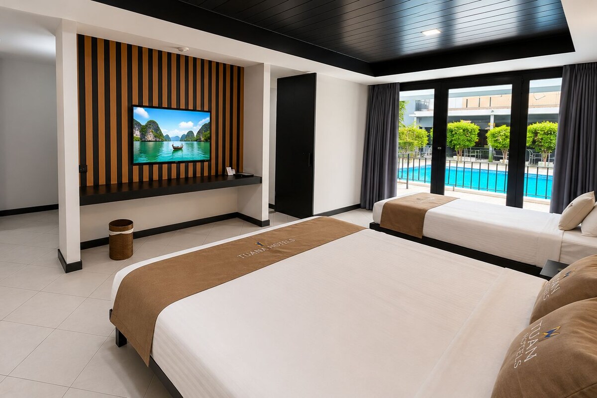 Deluxe Room, Pool Access