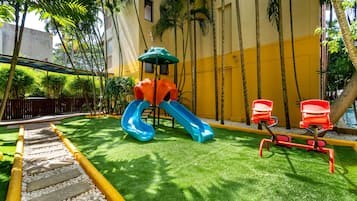 Área de juegos infantiles al aire libre