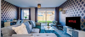 12SPWD - 3 Bedroom House with Garden & Parking