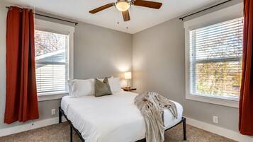 3 bedrooms, desk, iron/ironing board, travel cot