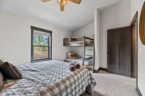 4 bedrooms, WiFi, bed sheets