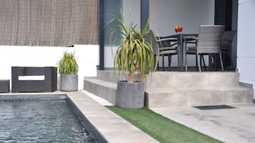 UppvÀrmd pool