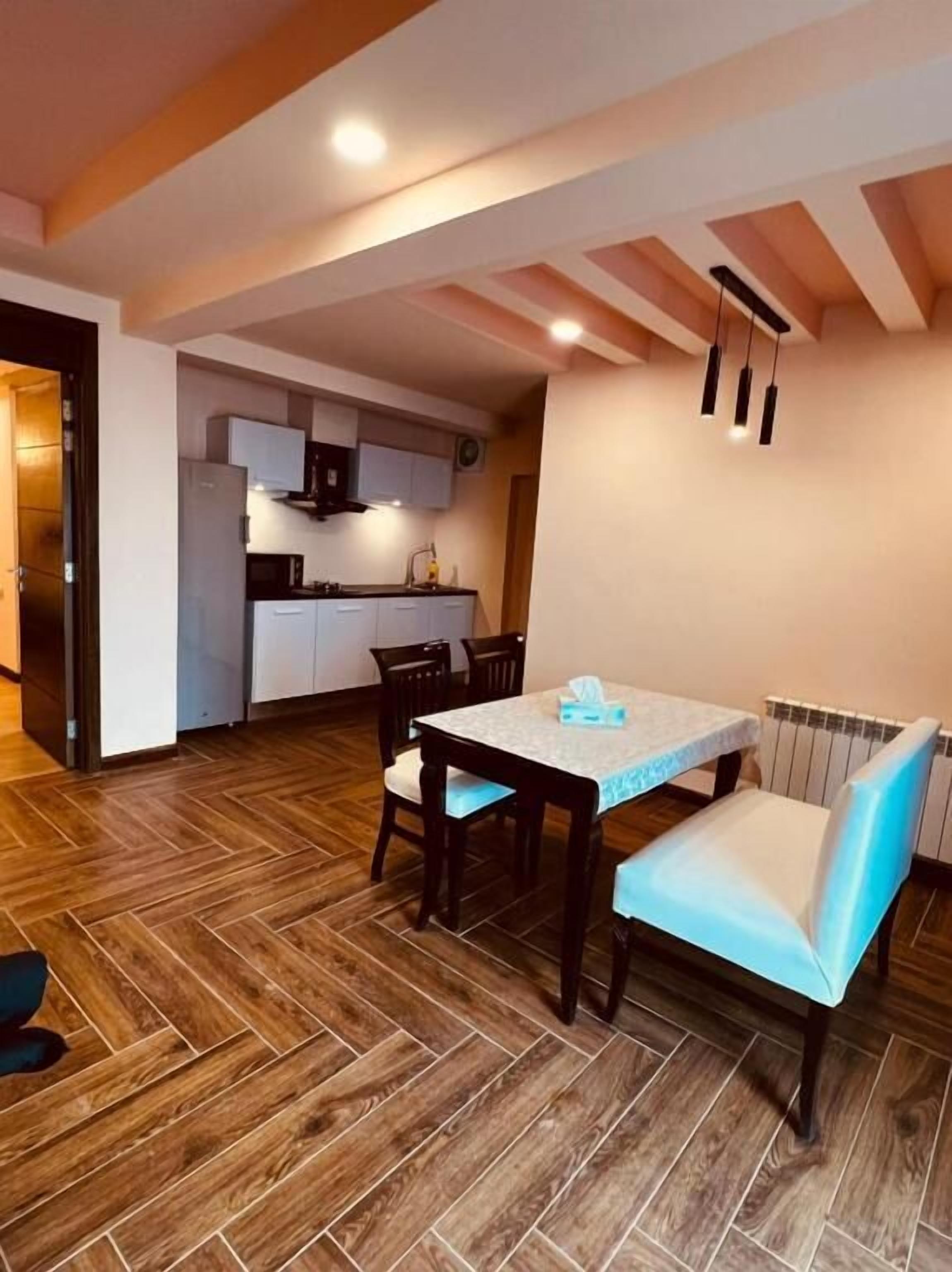 32-英寸液晶电视 （配备有线频道）、电视