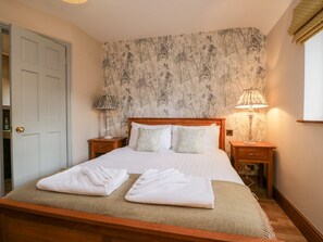 4 bedrooms, individually decorated, individually furnished, free WiFi