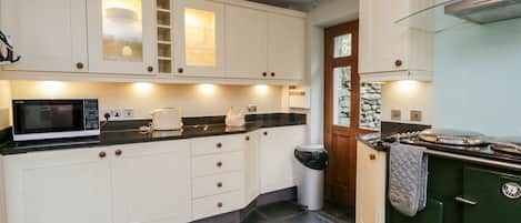 Kühlschrank, Geschirrspüler, Wasserkocher, Toaster