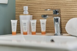 Bathroom - Odrzańska Apartment by Renters (Wroclaw)