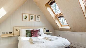 3 quartos, individualmente decorados, individualmente mobiliados