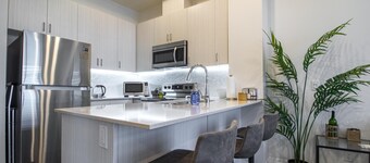 Premium 1 Bed w Rental Car Netflix Amazon