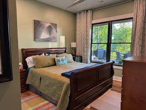 5 bedrooms, iron/ironing board, WiFi (free), bed sheets