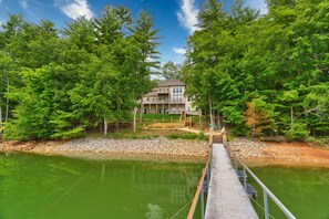 Exterior - 7 bedroom! Amazing Lake house, Private Dock & More, jet ski docks Nice game room (Blairsville)