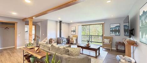 Televisión y chimenea