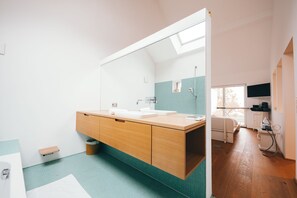 Apartment | Badezimmer | Badewanne und Dusche (separat), kostenlose Toilettenartikel