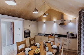 Cottage | Dining - Lodge 6 (Wareham)
