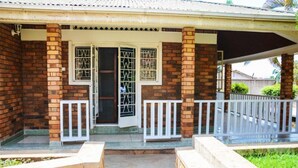 Unclassified image, 5 of 20, button - SamWeb Bed and Breakfast (Kampala)