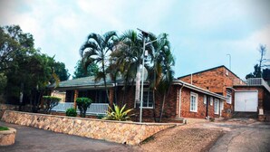 Unclassified image, 4 of 20, button - SamWeb Bed and Breakfast (Kampala)