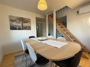 Dining - Flat With 2BR and Terrace Between Restaurants (Stavanger)