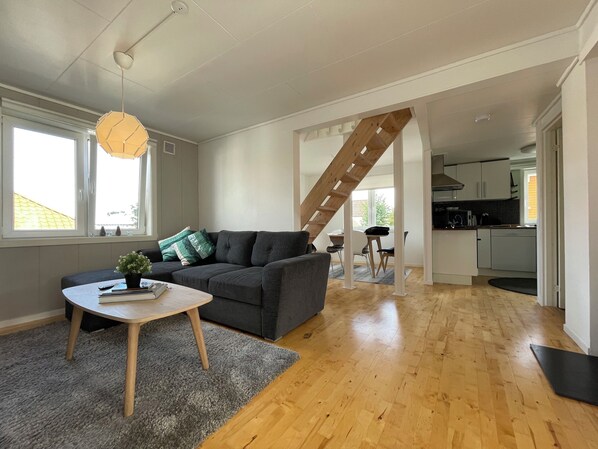 Apartment | Living area - Flat With 2BR and Terrace Between Restaurants (Stavanger)