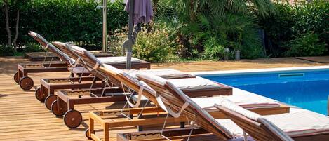 Villa (Three Bedroom Villa with Swimming poo) | Piscina | Piscina all'aperto, una piscina riscaldata, ombrelloni da piscina