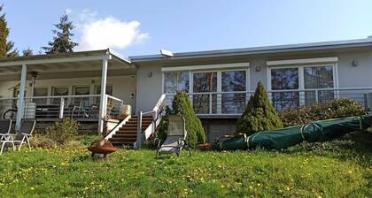 Sophisticated vacation home (83sqm) with direct access to the Zeulenrodaer Meer