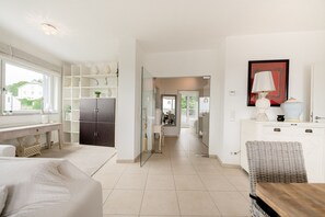 Interior detail - Luminous Penthouse 2BR W Btub & Terrace (Sandweiler)