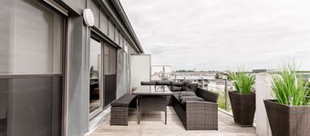 Luminous Penthouse 2BR W Btub & Terrace