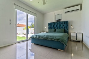 3 quartos, cofres nos quartos, ferros/tábuas de passar roupa