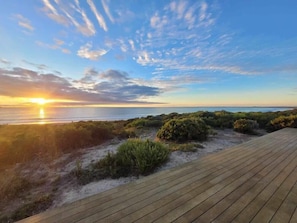 On the beach - Long Beach Break (Robe)