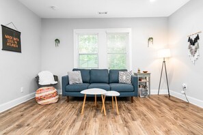 TV - Spirit of ATL - Minutes to Airport & Downtown! (Hapeville)