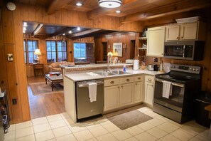 Fridge, microwave, oven, stovetop - Cabin at Eastview Farm (Bristol)