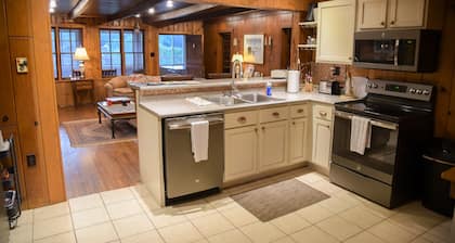 Mtn Views at Eastview Farm, 3bd/2ba,15 min from King University/Downtown Bristol