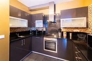 Apartment | Private kitchen | Fridge, microwave, oven, stovetop - Spacious 2BR Apt w Terrace Pkg Near DT (Luxembourg City)