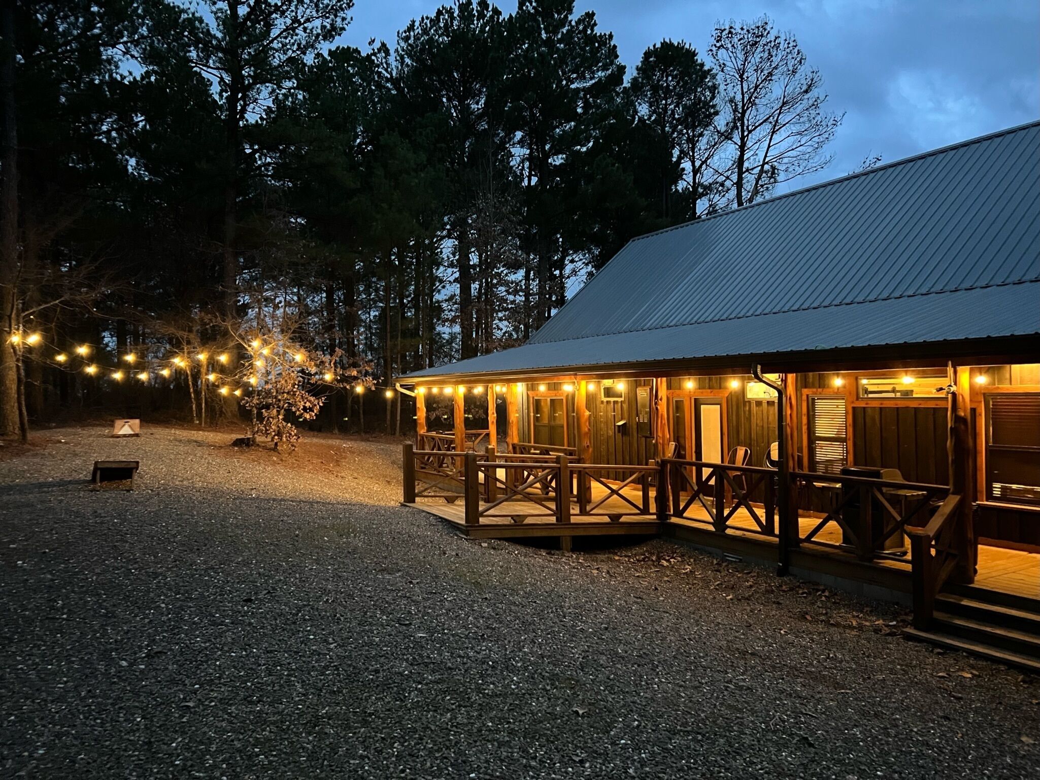 Cozy Cabin for Summer Entertaining, Private Trail, Pet Friendly, Close to shops!