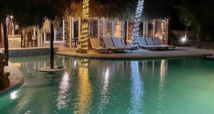 Simply Paradise. 8BR/10BA w/ large pool + volleyball. Perfect for large groups!